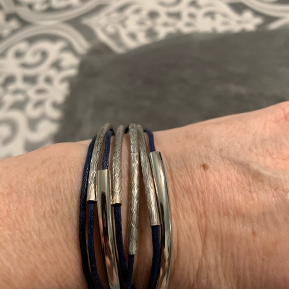 Navy blue and silver bracelet - Picture 4 of 4